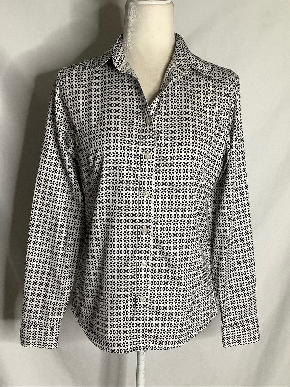 Women's White Button-Down Shirt with Black Geometric Floral Print Size 6